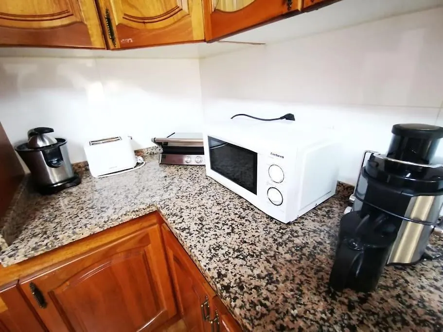 Amplia Casa 5 Habitaciones En Santa Cruz Con Zona Para Trabajar بيت للعطل